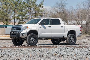 Toyota Tundra Suspension Lift Kit - Rough Country - M1 Struts/M1 - '16-'21